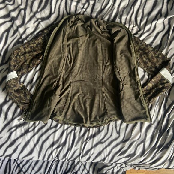 LULULEMON (Size M) Find Your Bliss Reversible Athletic Jacket - Picture 5 of 8